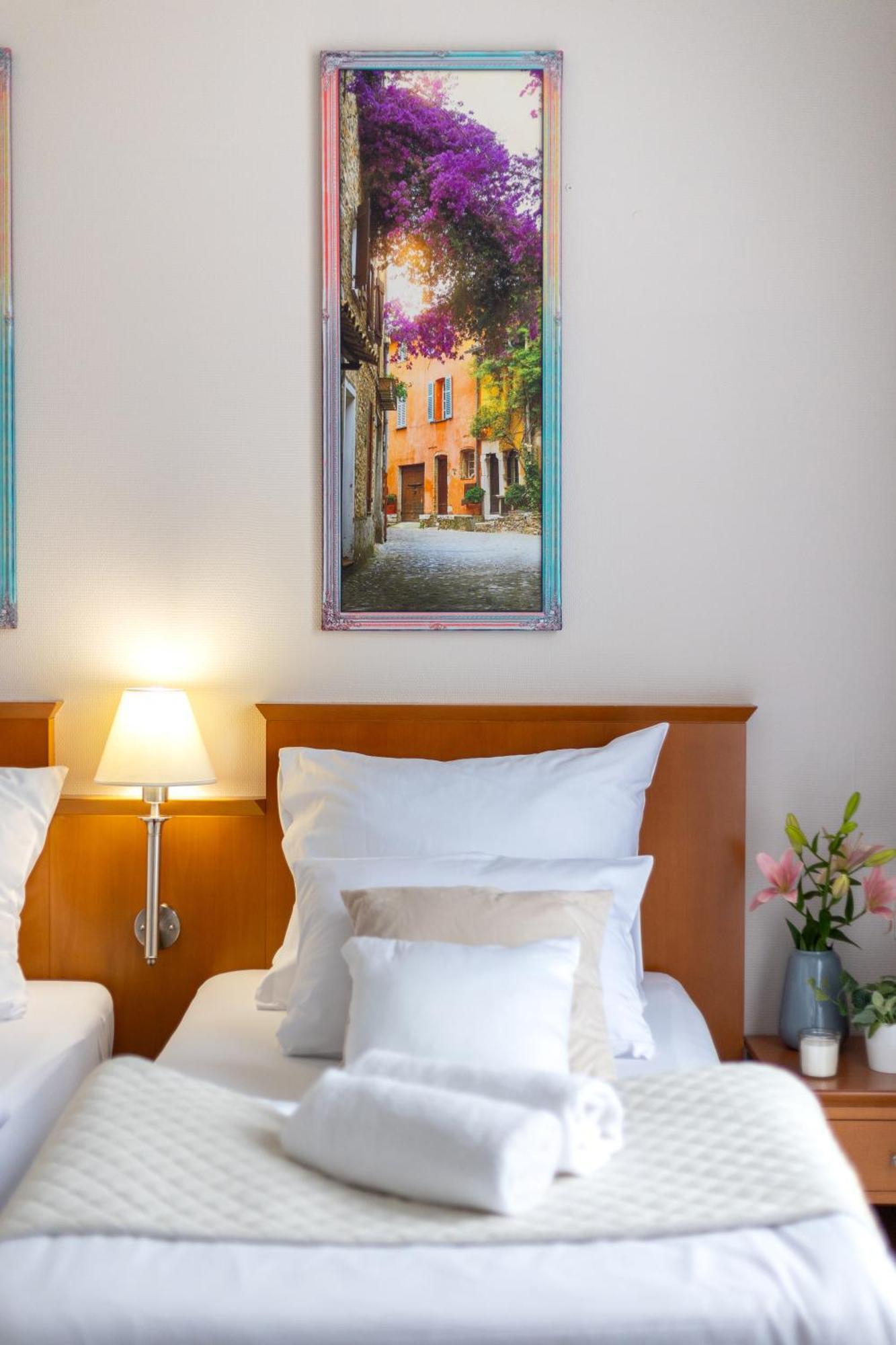 Hotel Sofia By The Railway Station فروتسواف المظهر الخارجي الصورة