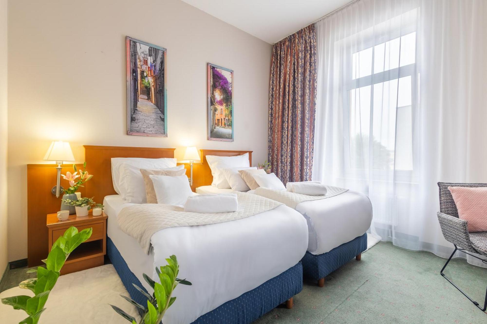 Hotel Sofia By The Railway Station فروتسواف المظهر الخارجي الصورة