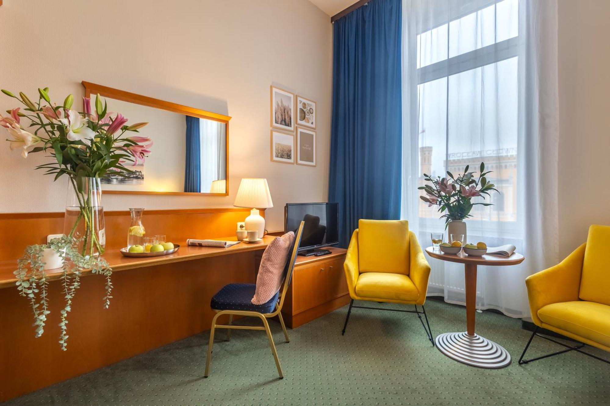 Hotel Sofia By The Railway Station فروتسواف المظهر الخارجي الصورة